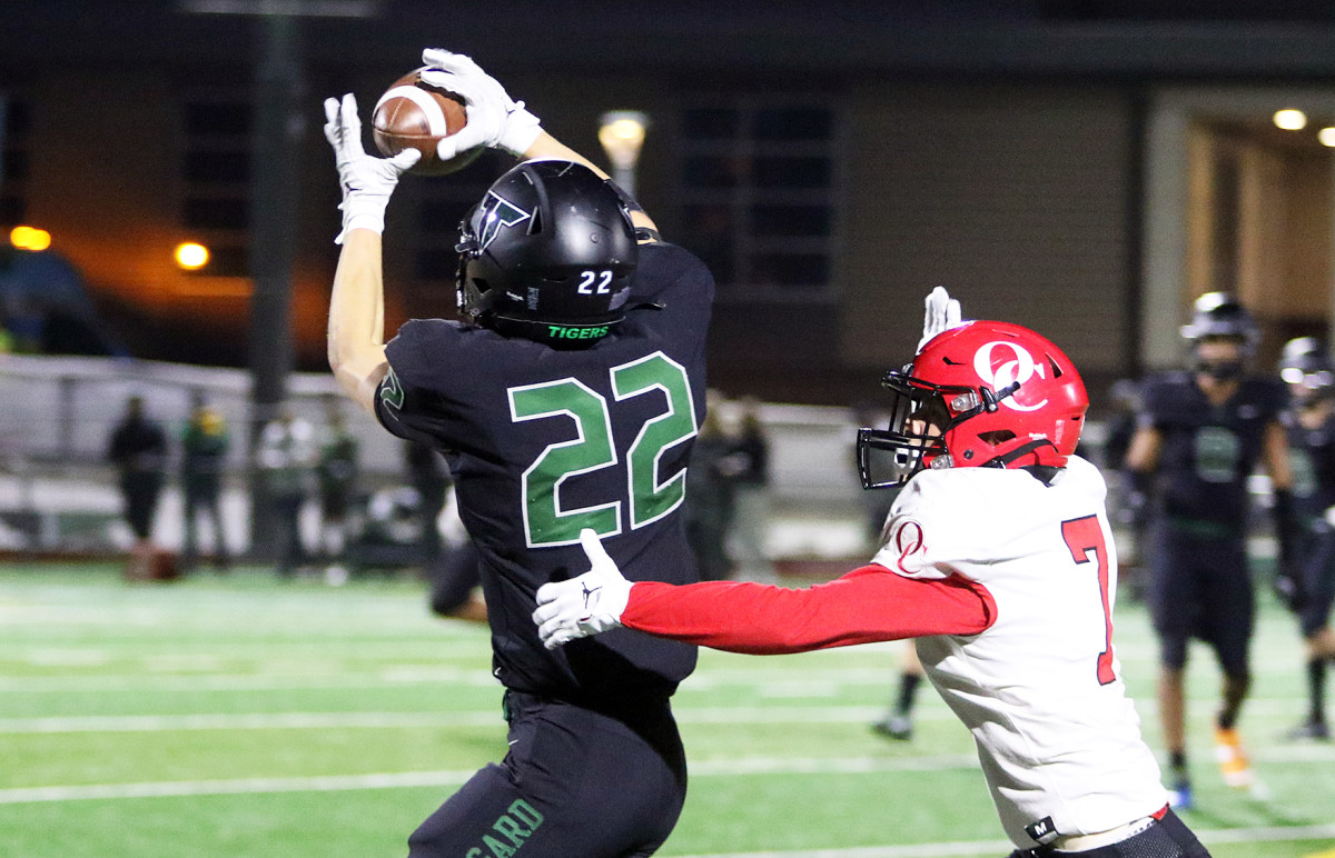 a Oregon City Tigard football Oregon September 29 2023 Dan Brood 47